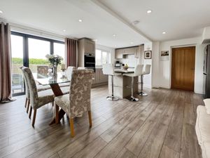 Photo 25- click for photo gallery